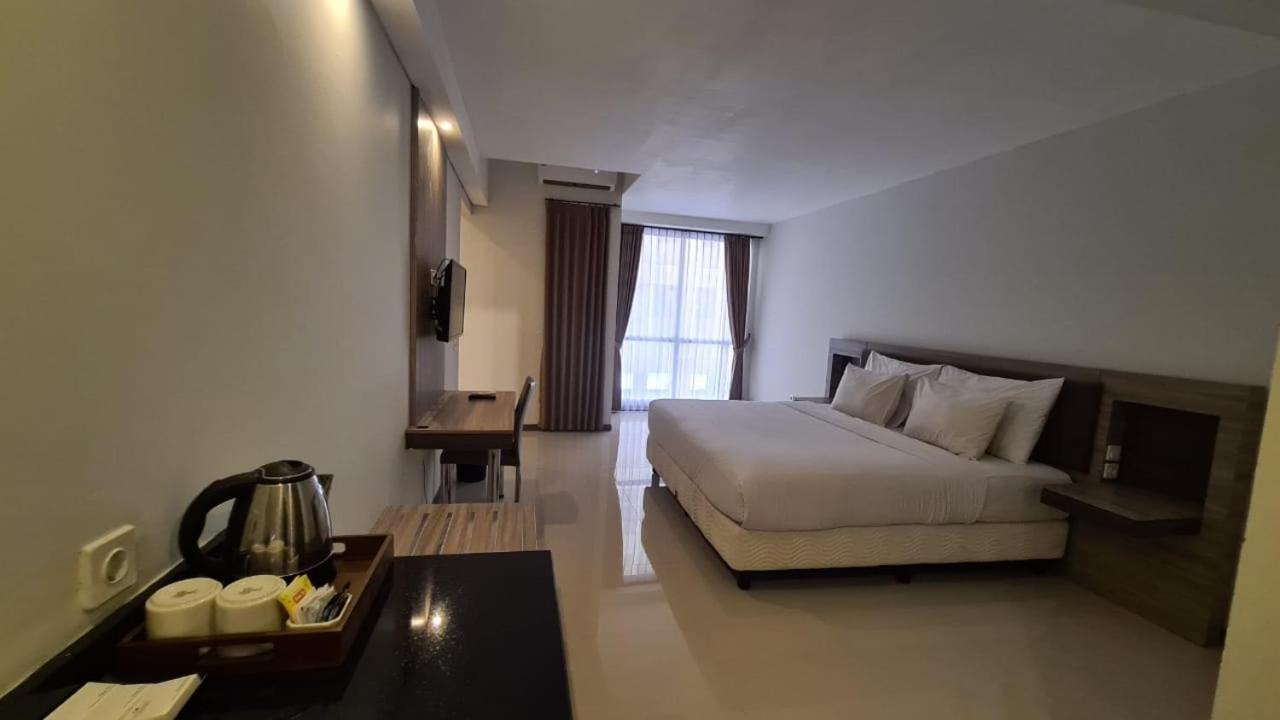 My Tower Hotel Surabaya Exteriör bild