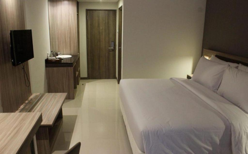 My Tower Hotel Surabaya Exteriör bild