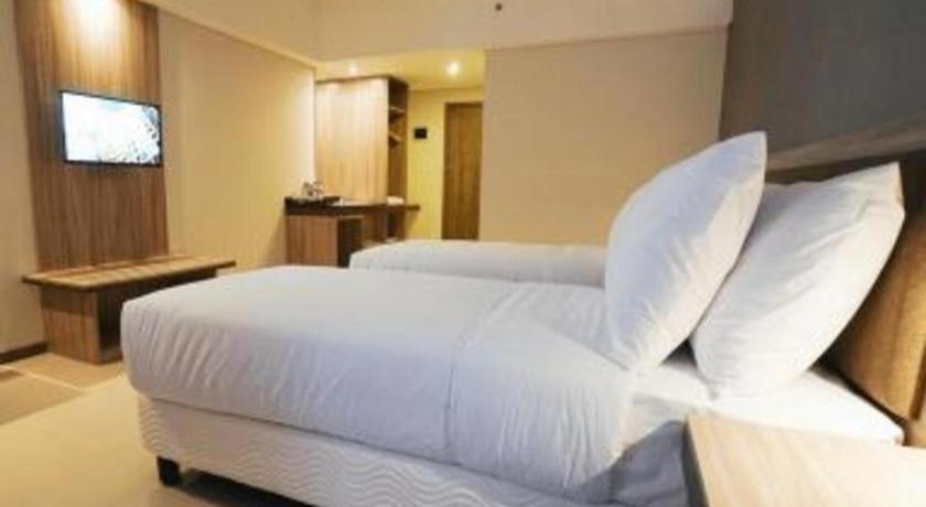 My Tower Hotel Surabaya Exteriör bild